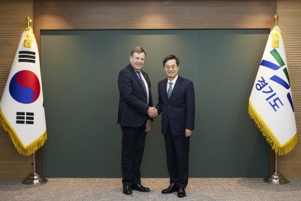 김동연, 존 위팅데일 영국 무역특사와 기후변화 대응·미래첨단산업 협력방안 논의