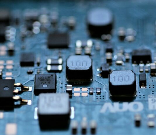 올해 반도체 등 첨단산업 분야 마이스터고 3개교 지정한다 a close up of a circuit board