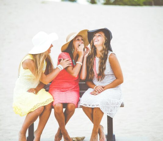 스트레스 관리의 새로운 패러다임: 심리적 웰빙 증진 three women sitting on brown wooden bench