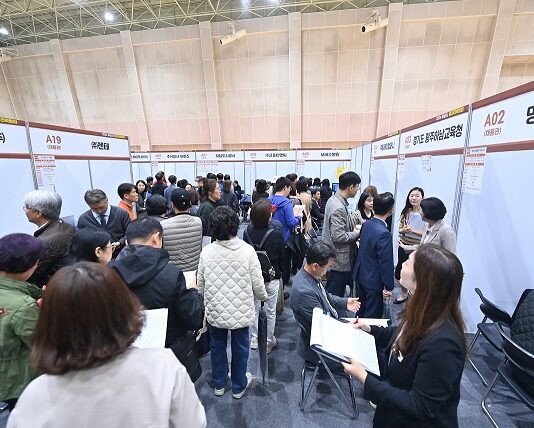 일자리박람회 뜨거운 열기 속 마무리…고용 한파 녹였다