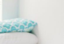 현대인의 필수 건강 습관 photo of baby laying on bed