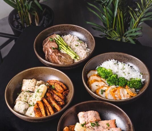 겨울철 관절 건강 지키는 방법 cooked food on black ceramic bowls