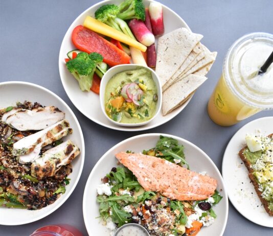 지방을 태우는 데 효과적인 음식 리스트 flat-lay photography of assorted-variety of stir fried and vegetable foods