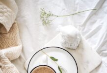 웰니스 문화, 건강한 삶의 새로운 패러다임이 되다 white teacup filled with coffee