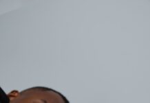 잠들기 전 루틴이 바뀐다…수면 건강 지키는 신(新) 트렌드와 실천법 a man sleeping on top of a stack of books next to a cup of coffee