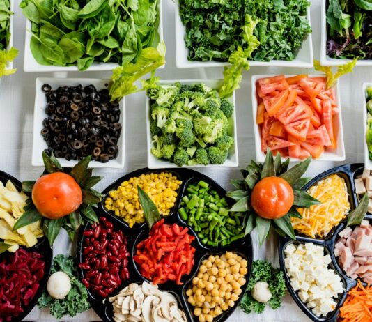우리 삶 속 뇌건강, 일상에서 지키는 작은 습관이 중요 macro shot of vegetable lot