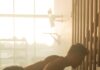 “근육 건강, 생활 속 작은 변화에서 시작하세요” a man is doing push ups on a machine