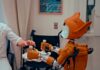 “AI로 똑똑하게 건강 챙기기… 일상 속 건강 관리, 쉽고 실용적으로” Man gives robot bottles on a tray